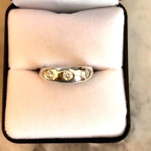 925 Sterling silver ring & cz stones.